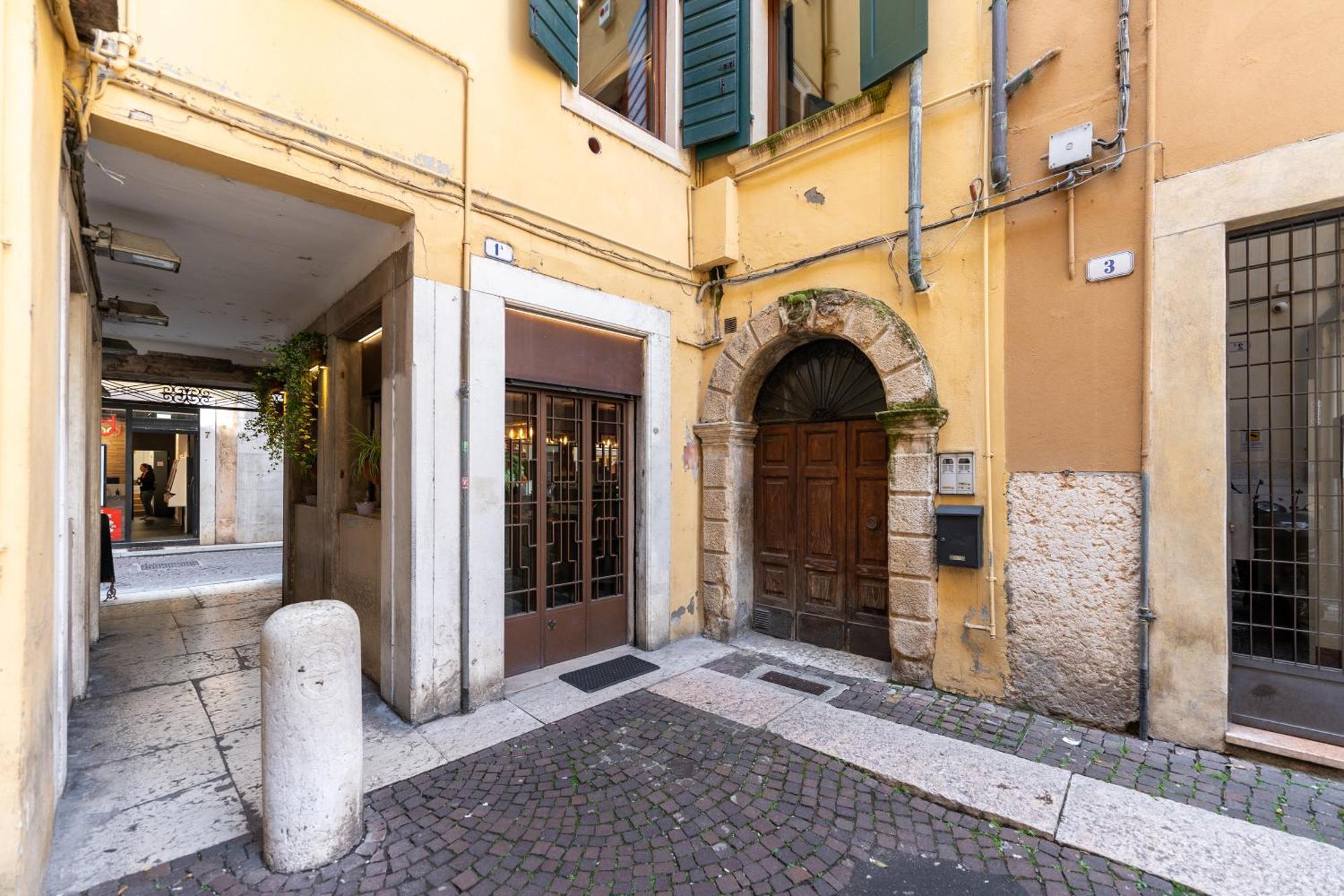 Sgarzerie Luxury Flat 2 Rooms 120Mq Verona Exterior photo
